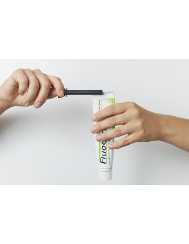 Vide tube en plastique utilisé sur un tube de dentifrice